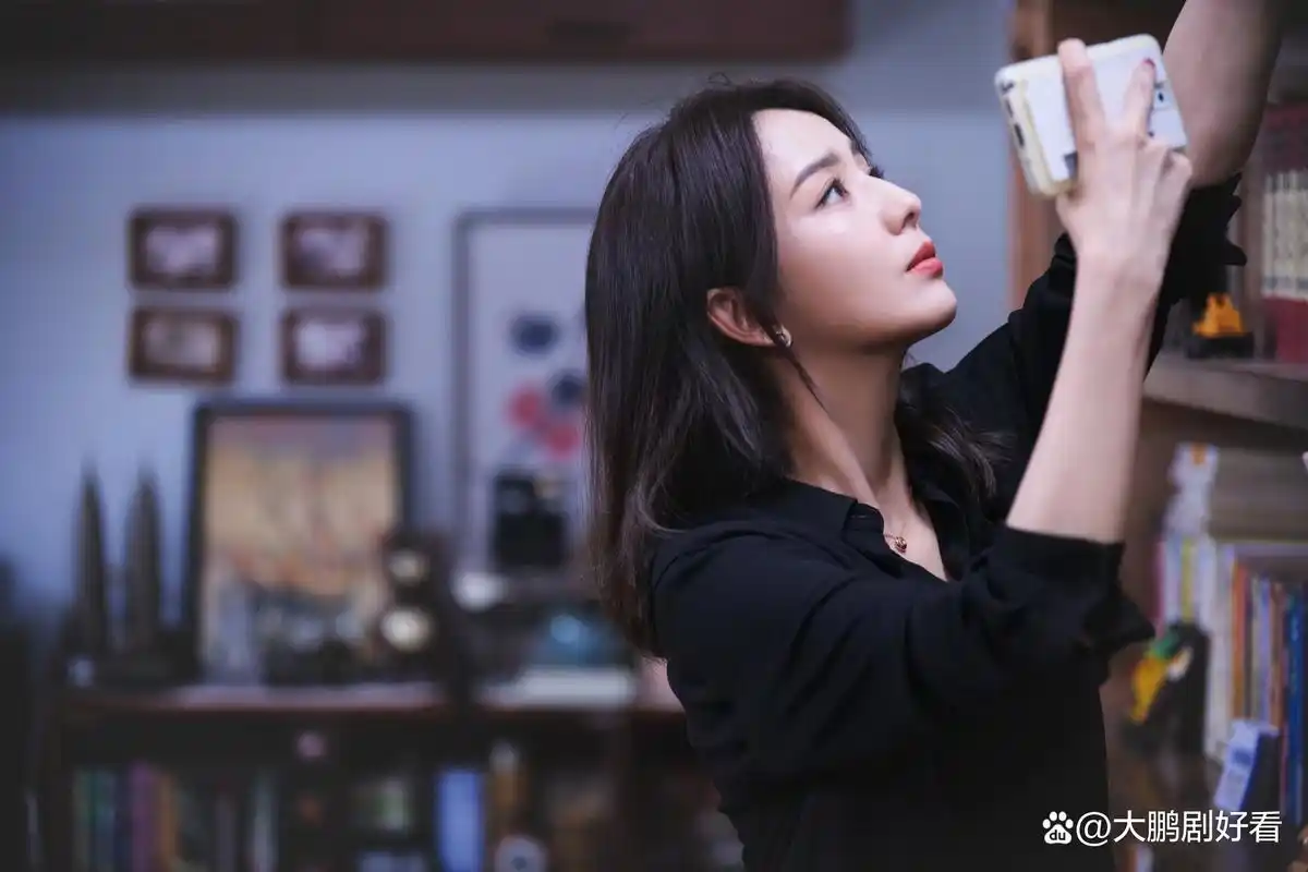 佟丽娅亲子度假照曝光,40岁妈妈与9岁肉嘟嘟儿子同框惹人爱!