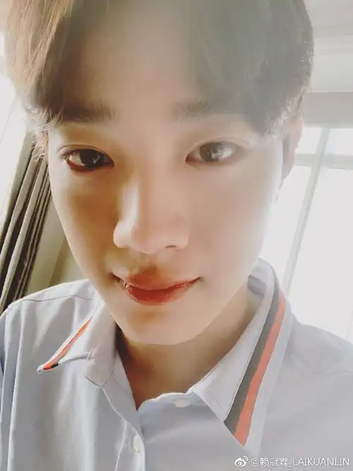 首都一橘#赖冠霖这是什么直男视角的自拍咱也不知道你在干嘛,咱也不