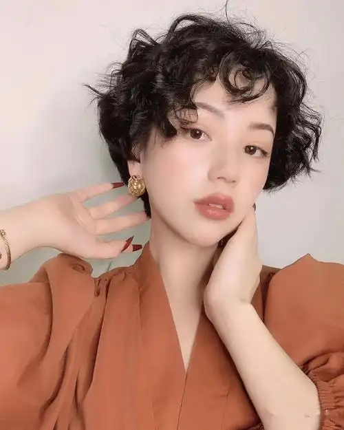 2021流行港风短发烫够美吗