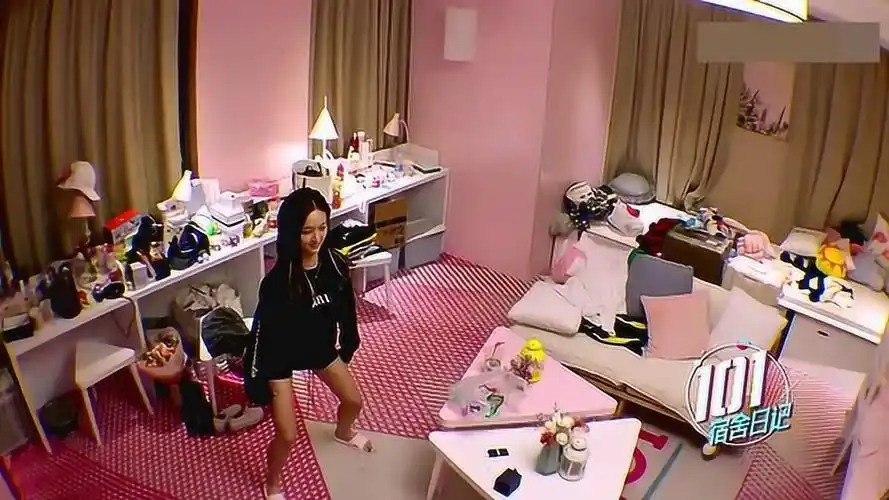 《创造101宿舍日记》:舞蹈机器宣仪搞笑嗨跳不停,偶像包袱已下线!