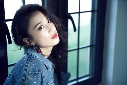 黄圣依酷飒牛仔小蛮腰性感写真