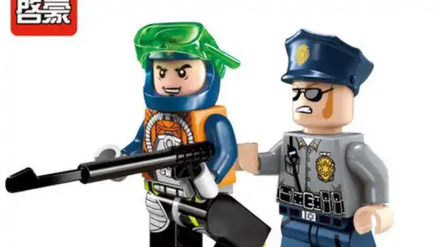 乐高视频!拆弹专家拆完炸弹后.警方并逮捕放炸弹的坏人.