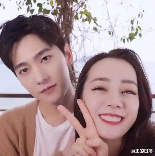 杨洋热巴晒亲密合拍照,两人甜美接触,网友表示:太有cp感!