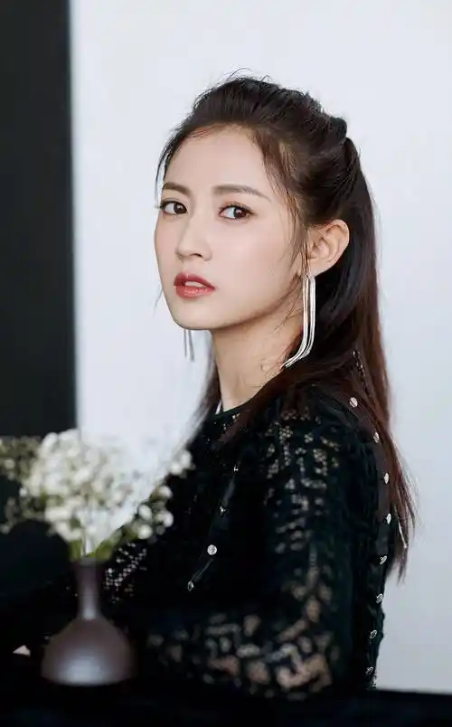 90后新晋颜值顶流陈钰琪,唐嫣说她身上有自己的影子_角色_观众_评论