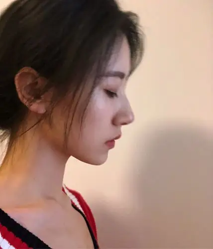 高鼻梁的女生是什么体验?