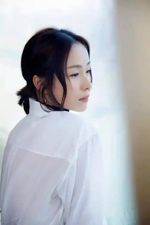 江一燕迷人照片