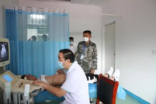 研究生放弃高薪当兵 中国拳王竞相应征河北省邯郸市肥