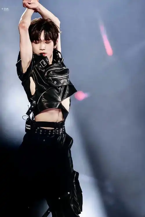 宋亚轩小蛮腰##今晚宋亚轩杀疯了