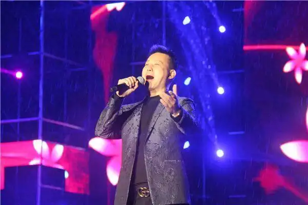 歌手高峰的腿是如何残废的他有什么作品