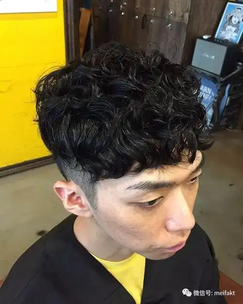 男生烫个纹理烫发型吧真的很帅