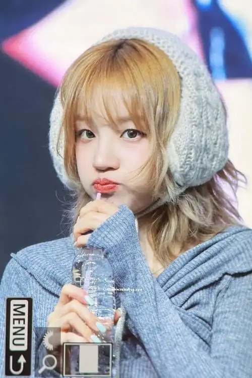 好喜欢宋雨琦这个发型!卷毛小金毛狗狗!好可爱哇!