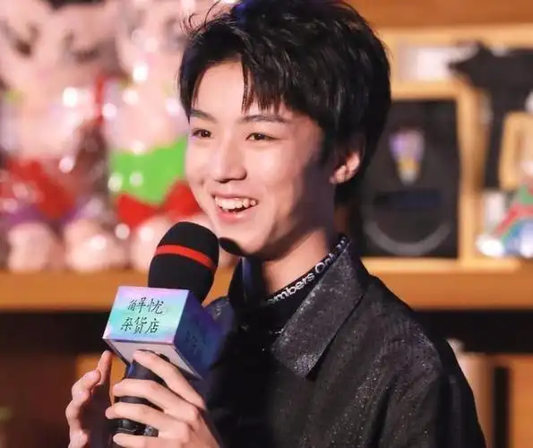 被"双j"接连邀约,24岁的王俊凯,终于证明自己的"江湖地位"