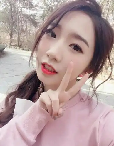 孟美岐出道前旧照被扒,颜值与现在判若两人,整没整容一目了然!