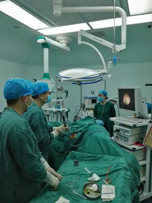 我院泌尿外科及手术室献爱心帮助脑瘫患儿取除膀胱结石