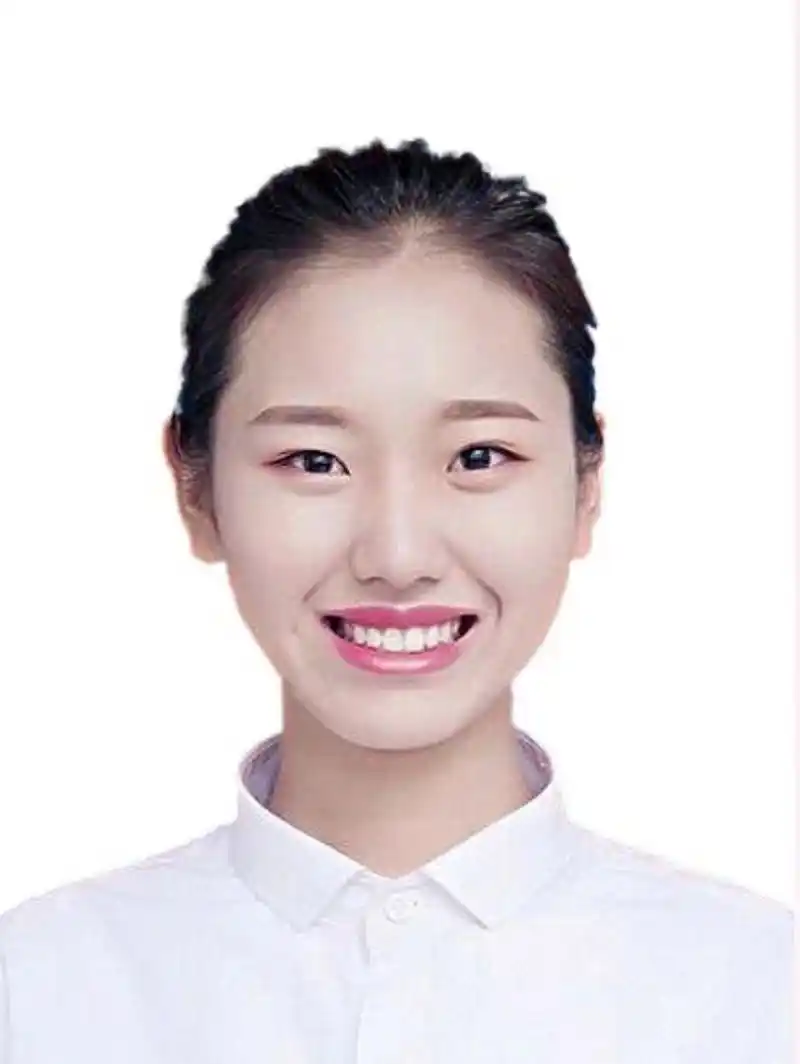 没有拍过白底证件照,就自己p了一下,白底证件照穿白衬衣可以吗?