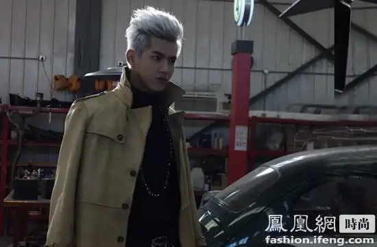 《老炮儿》剧照吴亦凡第一次出场是初出牛犊的目中无人,所以发型向上