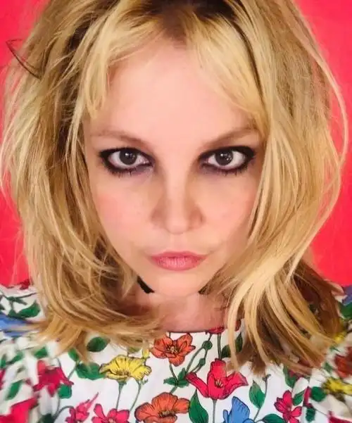 布兰妮被生父囚禁13年体内强制安装绝育器如今苦尽甘来了