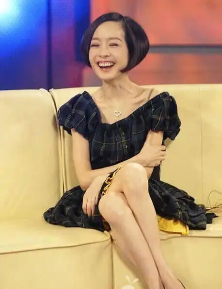 鲁豫近照曝光身体已经瘦到皮包骨脸部却神似大头娃娃