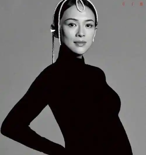 应采儿的孕肚算是非常大的了,但是老公陪伴在身边,相信任何的痛苦都不