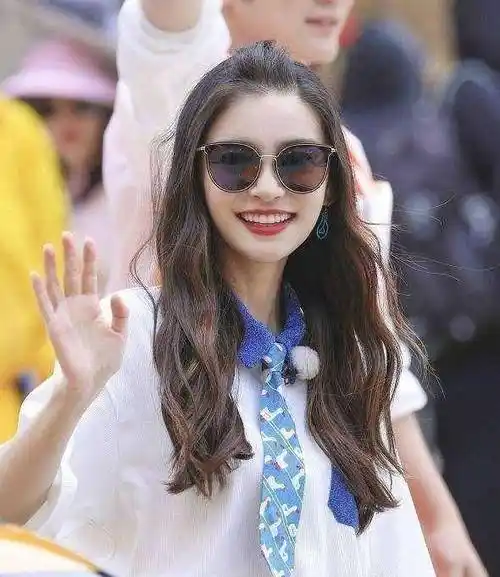 杨颖的行程顿时减少了,看完黄晓明的新剧,网友:她不用再养老公了_剧本