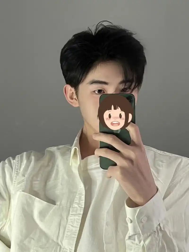 男生发型推荐三七侧分 简直帅爆了 9696长度在6-8cm 日常打理比较