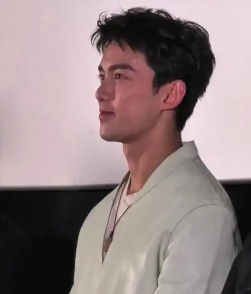 吴磊称已经到了不能糟蹋身体的年纪网友吴磊的眼睛好干净