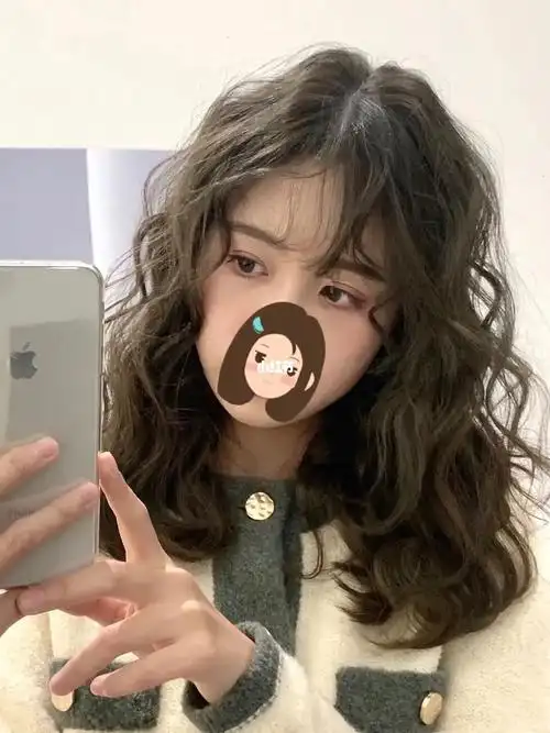 圆脸大脸很适合的法式烫发