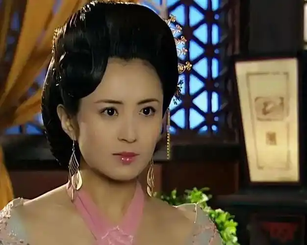 说起杨童舒,可能不一定有人认识,但若是提到《至尊红颜》里的徐盈盈