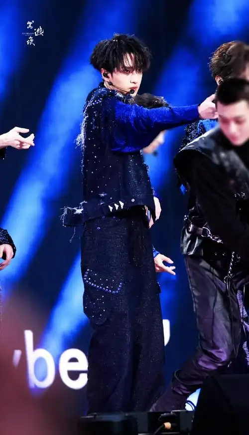 严浩翔用rap串联自己所有的歌##严浩翔solo舞台露腰