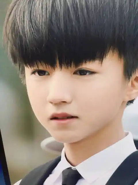 王俊凯#  这个宝宝大概只有五岁吧!