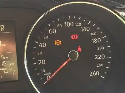 刚提车2天,就这样了,求大神解答,检查制动液是满的.