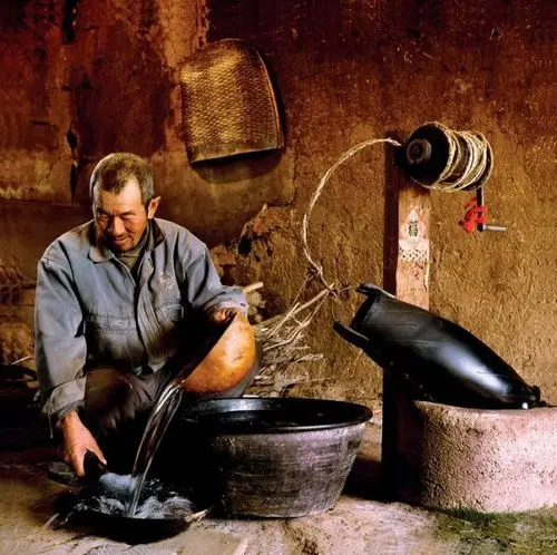 20年前北方农村的珍贵老照片 黄牛耕田拉车 轱辘井取水