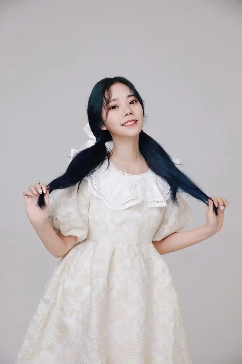 张紫宁美图:青春靓丽,甜美可爱