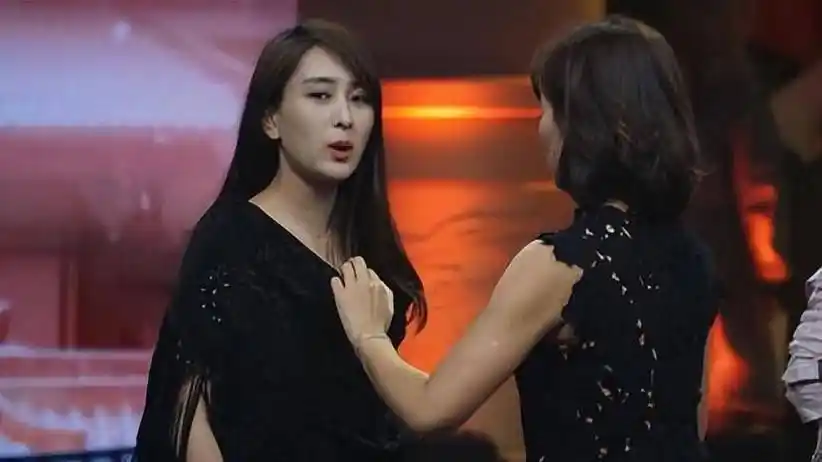 "无戏可拍"马苏:力挺李小璐遭遇打脸,给孔令辉戴帽子被赶出家门