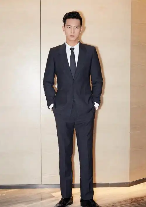 肖战,李现,邓伦,任嘉伦穿西装打领带哪个在你眼中是男神呢?
