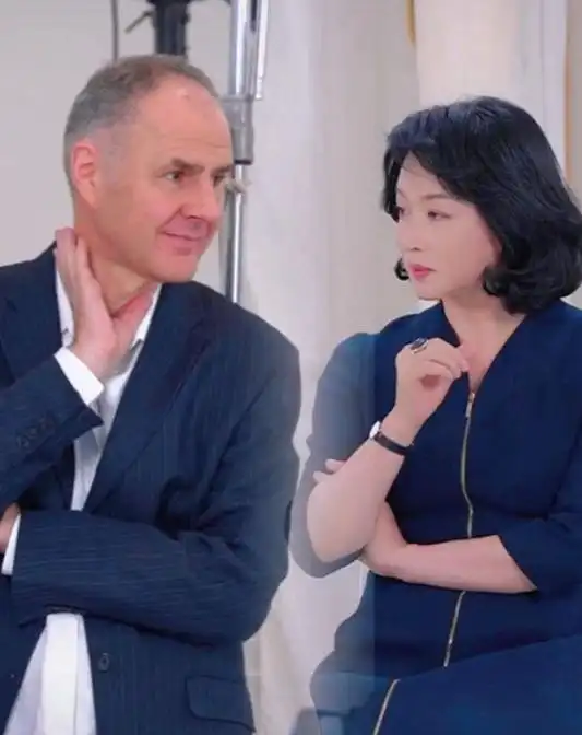 金星与老公过甜蜜二人世界汉斯为逗老婆开心倒退着走路好幸福