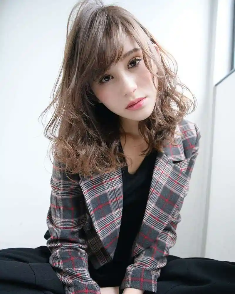 浅夏里最懂介于女生的10款精致发型演绎女人的温婉与优雅气质