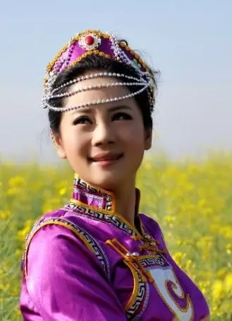 胡红艳骑上骏马回草原