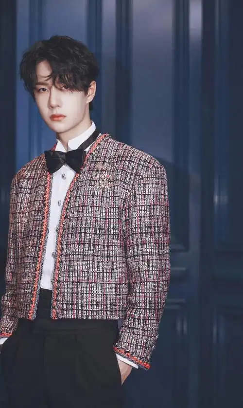 帅气男神王一博迷人写真