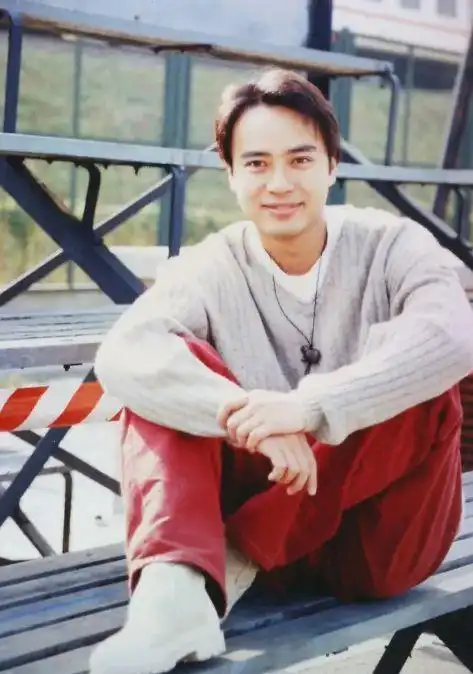 李克勤小时候满房间里只有谭咏麟导致李妈妈怀疑儿子性取向