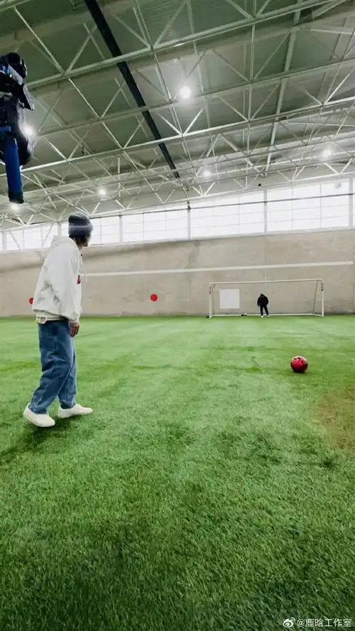 鹿晗超话#全世界最帅的老板#@m鹿m的明信片已送达!