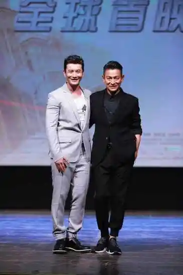 黄晓明的身高有175 吧?