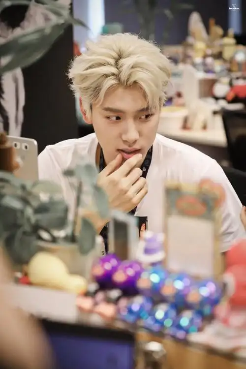 王子异[超话]##王子异新浪扫楼##今日星拍放送##王子异 古希腊展苘