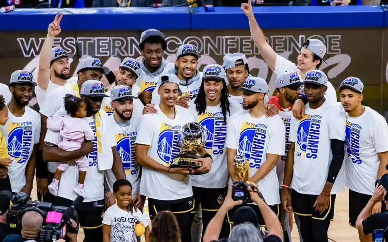 图/新华社6月3日9时,2021-2022赛季nba总决赛将拉开大幕,勇士首先