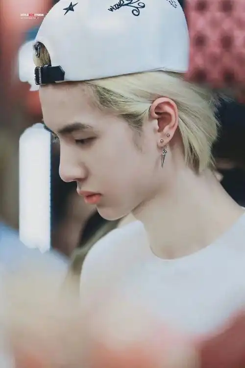 王一博超话#王一博的考古日常#wyb#王一博#    看到你甜甜又温柔的笑