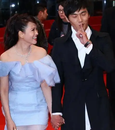 首页 八卦 秦昊中国男演员,1979年出生,毕业于中央戏剧学院表演系毕业