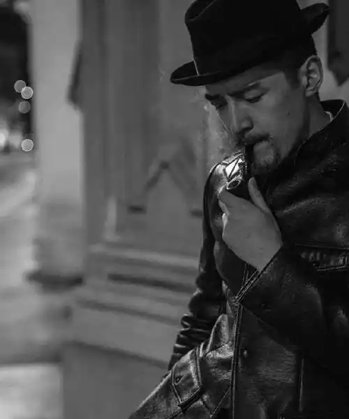 胡歌这组黑白照man爆了这才是完美男人!_硬汉_街道_画面