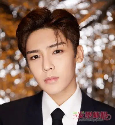 秋季男生帅气干净无刘海短发设计 小脸鹅蛋脸男生必梳潮发_发型师姐