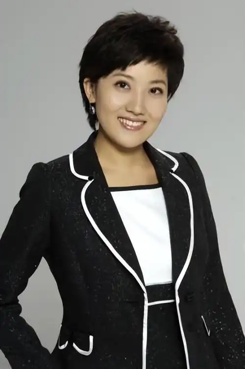 央视著名女主播郑天亮嫁给同事鲁健父母帮他们化解生活困局