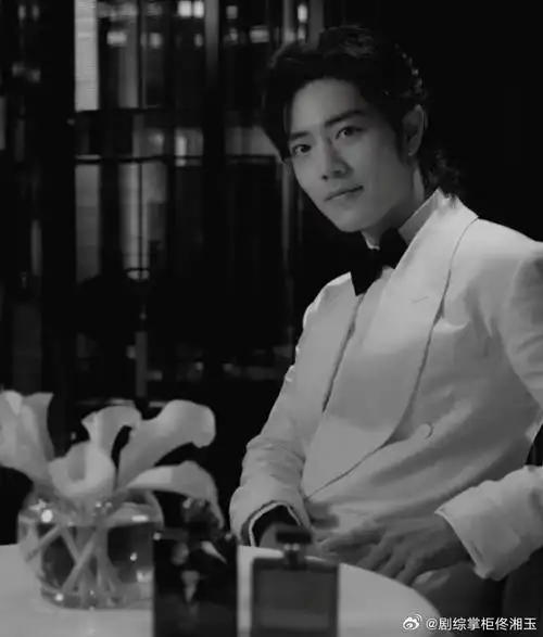 肖战西装立麦##肖战喷香水